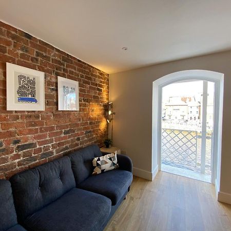 Luxury Apartment Woodsmill View - On The River - With Balcony - Recently Refurbished ヨーク エクステリア 写真