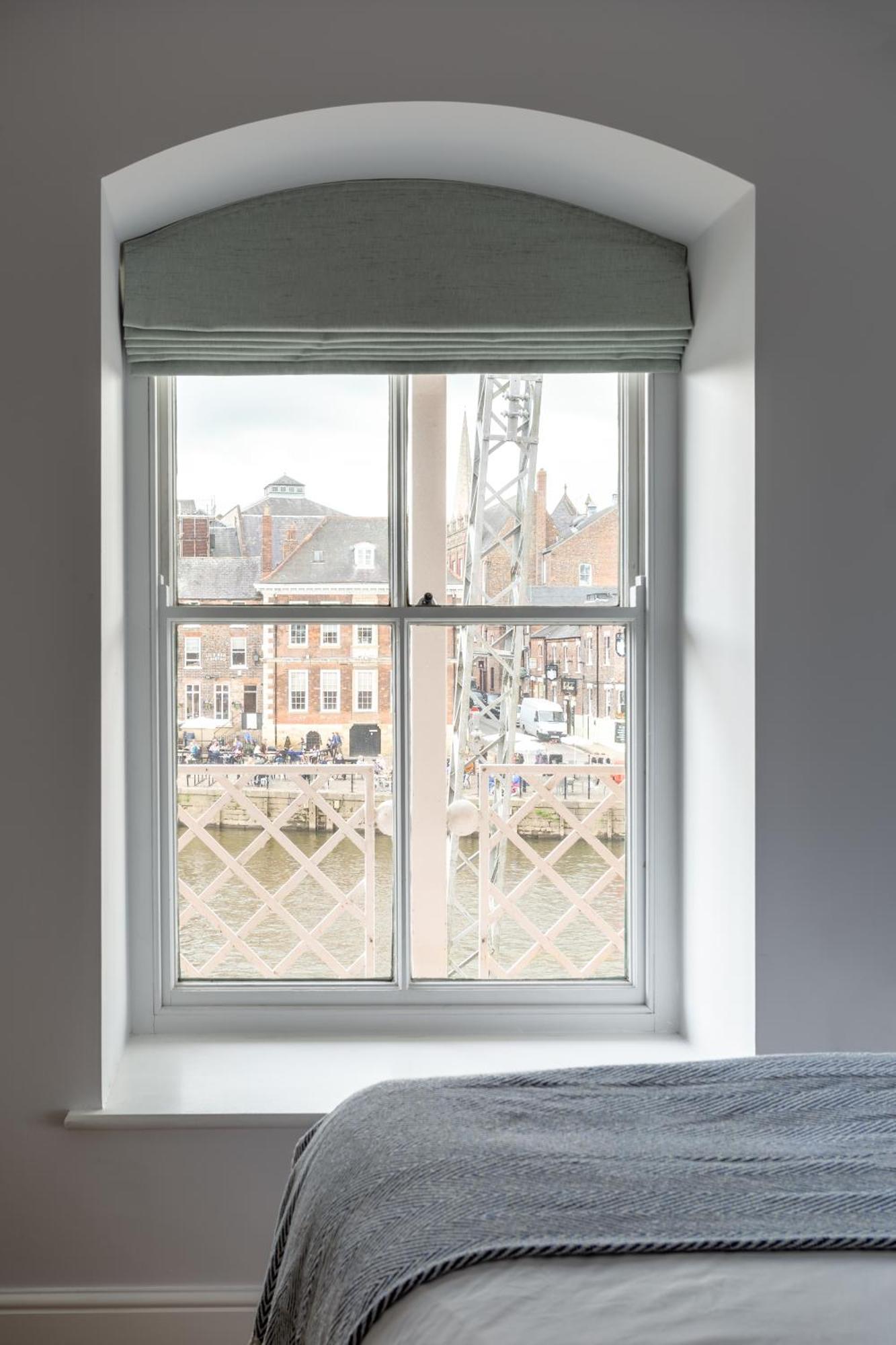 Luxury Apartment Woodsmill View - On The River - With Balcony - Recently Refurbished ヨーク エクステリア 写真