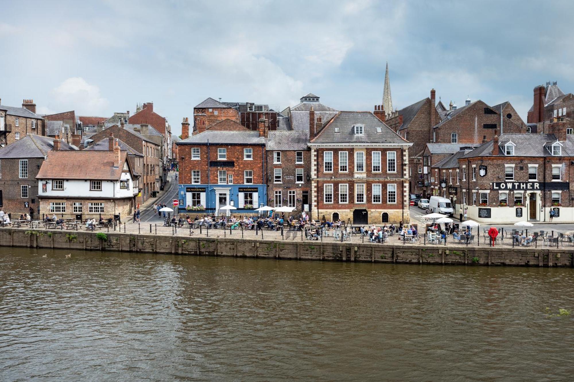 Luxury Apartment Woodsmill View - On The River - With Balcony - Recently Refurbished ヨーク エクステリア 写真