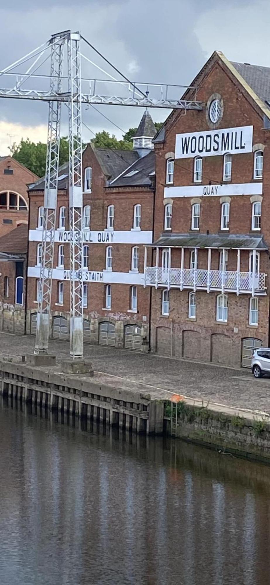 Luxury Apartment Woodsmill View - On The River - With Balcony - Recently Refurbished ヨーク エクステリア 写真