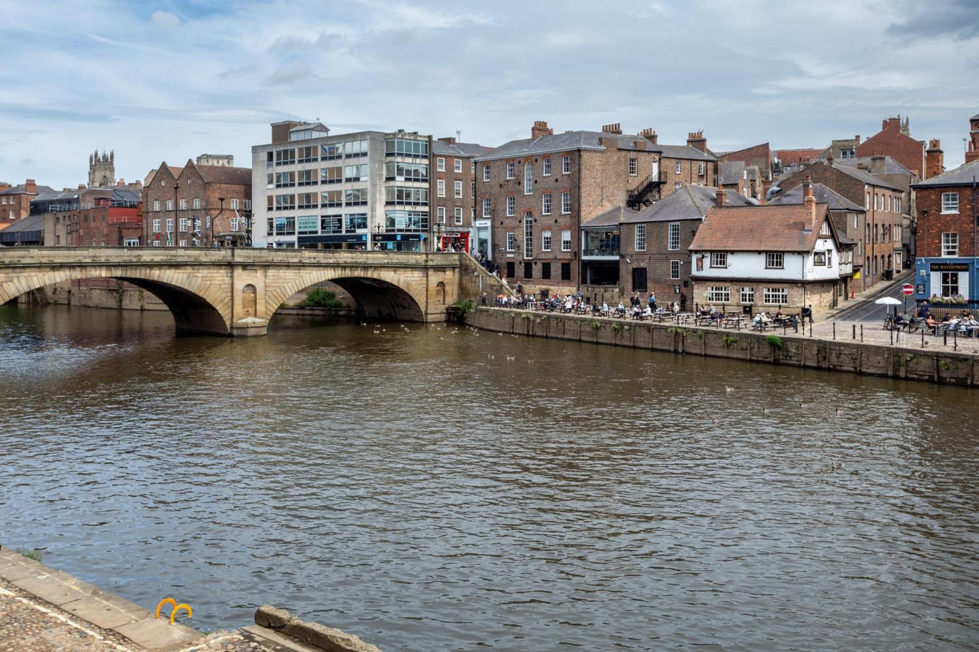 Luxury Apartment Woodsmill View - On The River - With Balcony - Recently Refurbished ヨーク エクステリア 写真